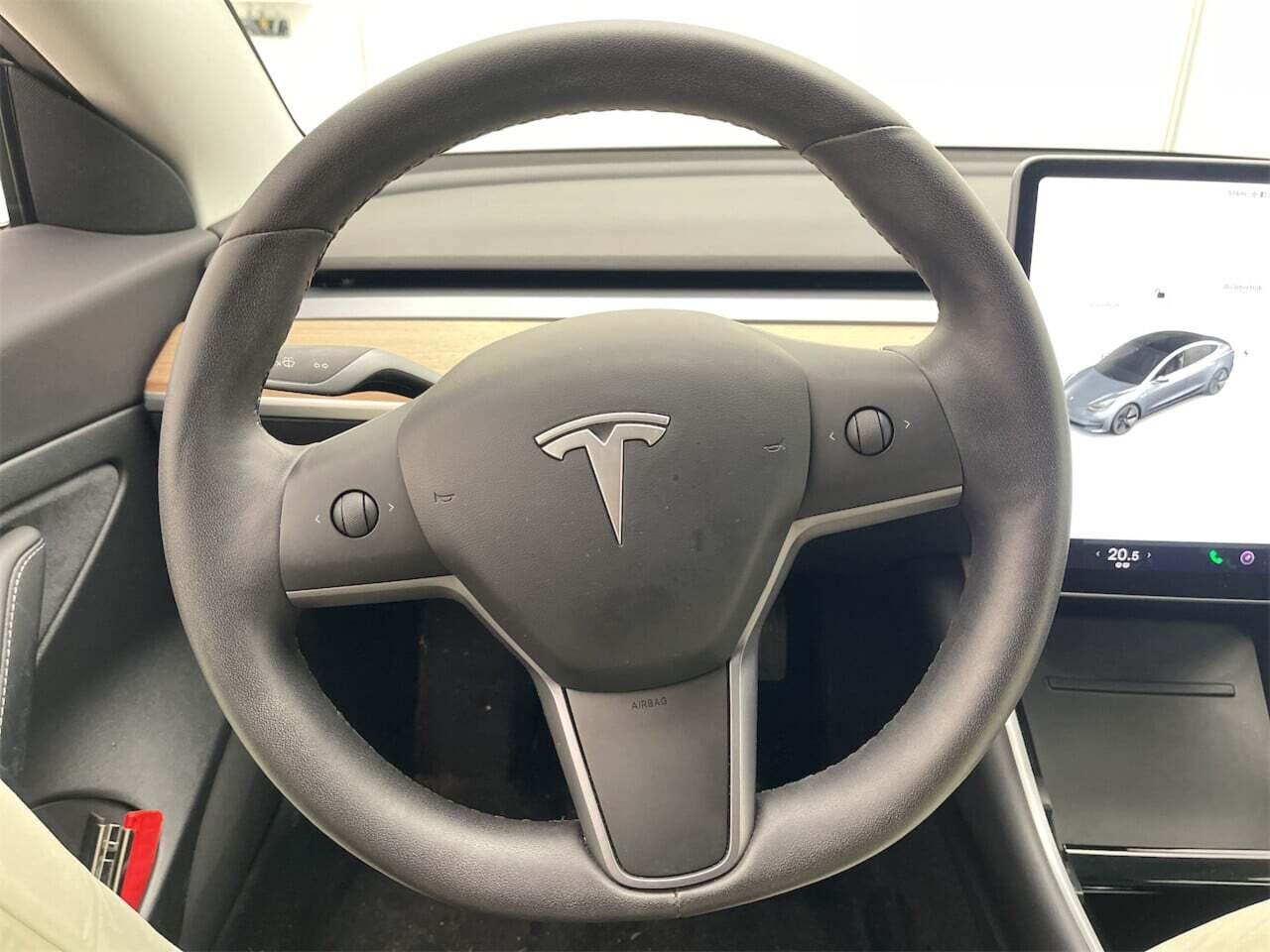 Tesla Model 3 Standard RWD Plus 60 kWh photo