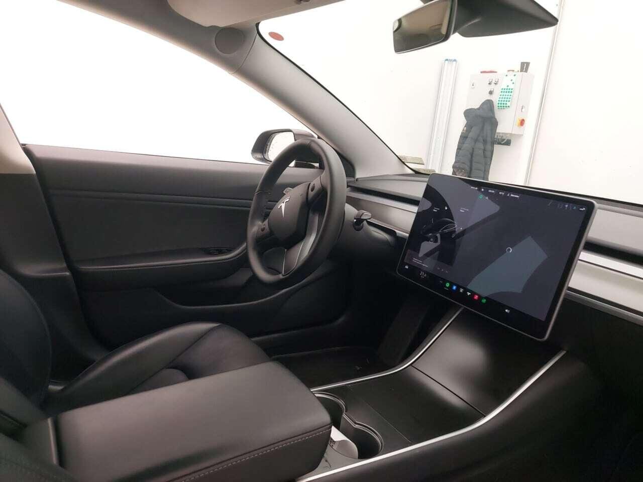 Tesla Model 3 Long Range AWD 75 kWh photo