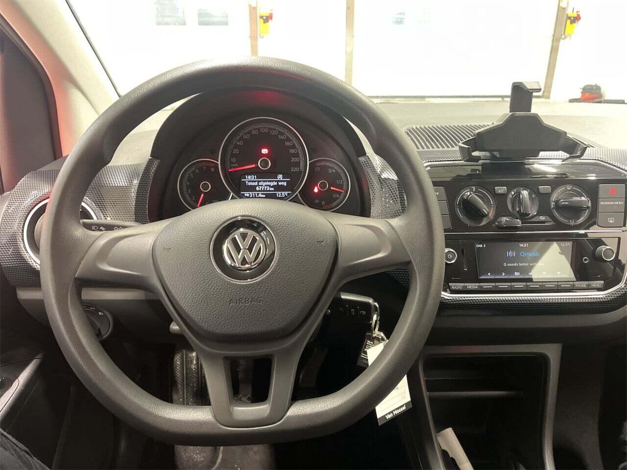 VOLKSWAGEN up! 1.0 BMT move up! photo