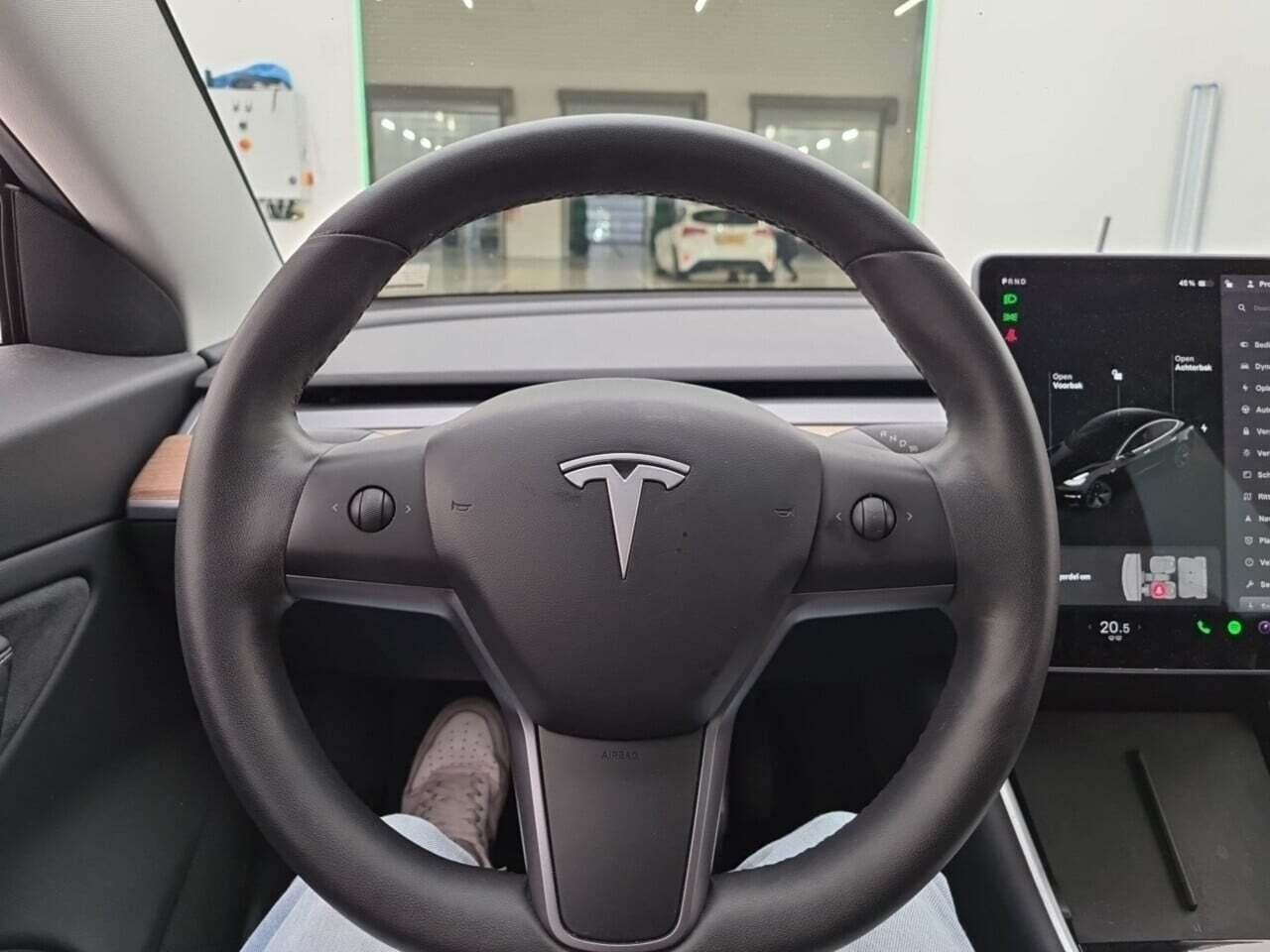 Tesla Model 3 Standard RWD Plus 60 kWh photo