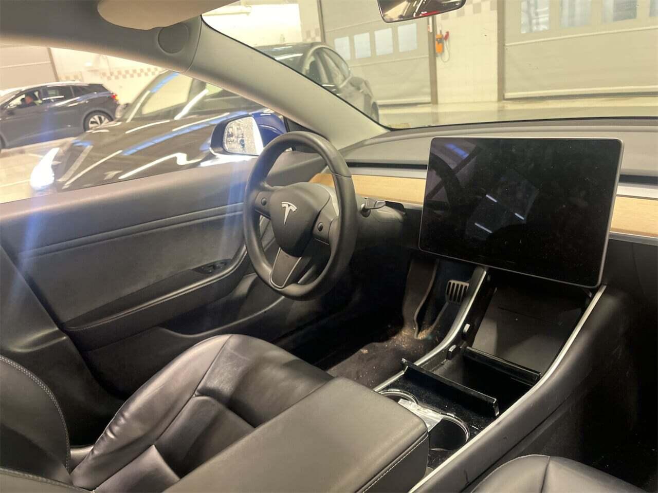 Tesla Model 3 Long Range AWD 75 kWh photo