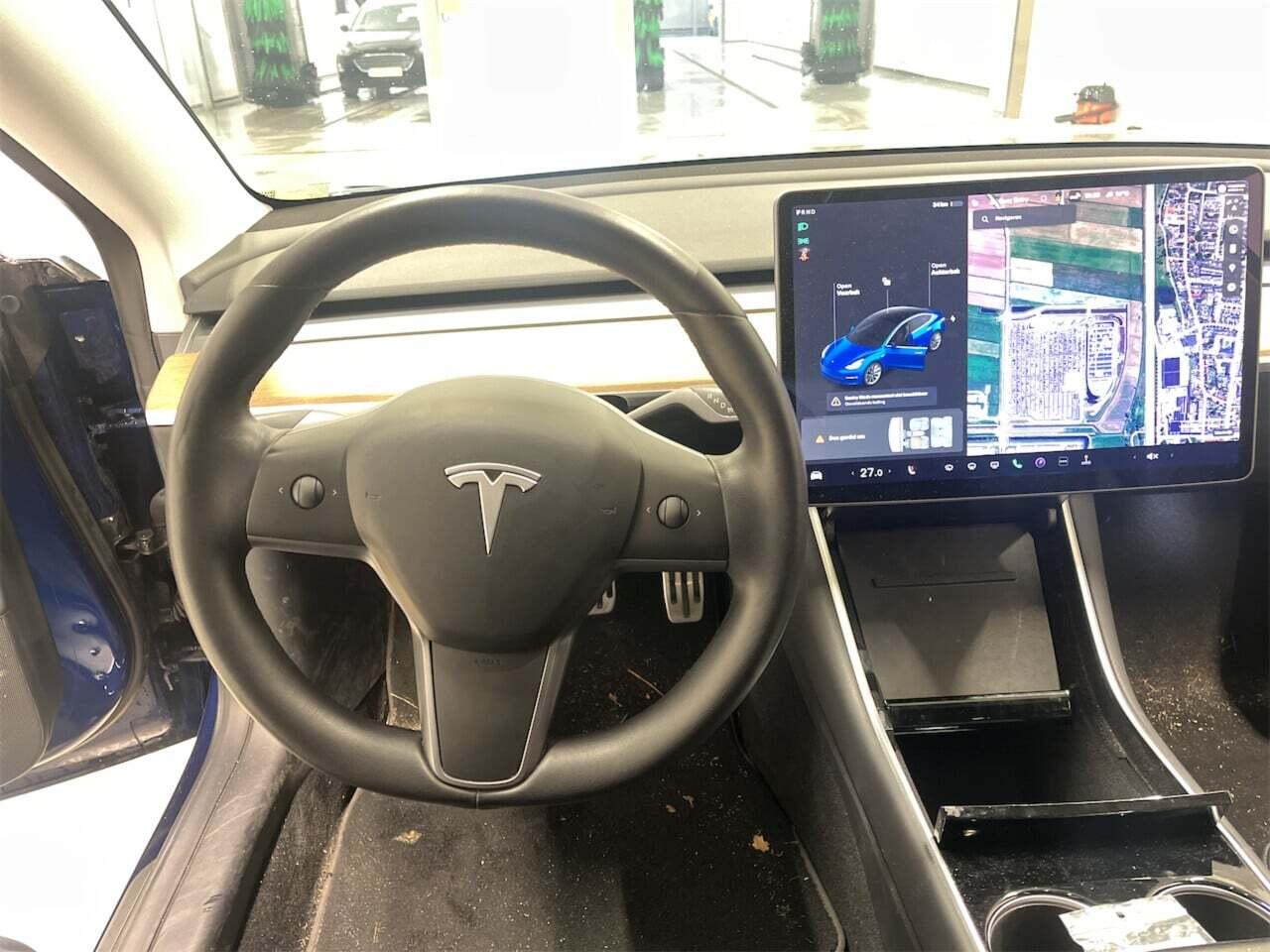 Tesla Model 3 Long Range AWD 75 kWh photo