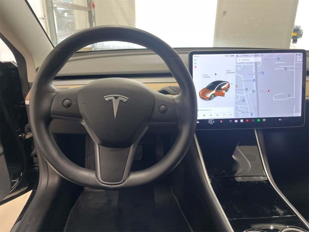 Tesla Model 3 Long Range AWD 75 kWh photo