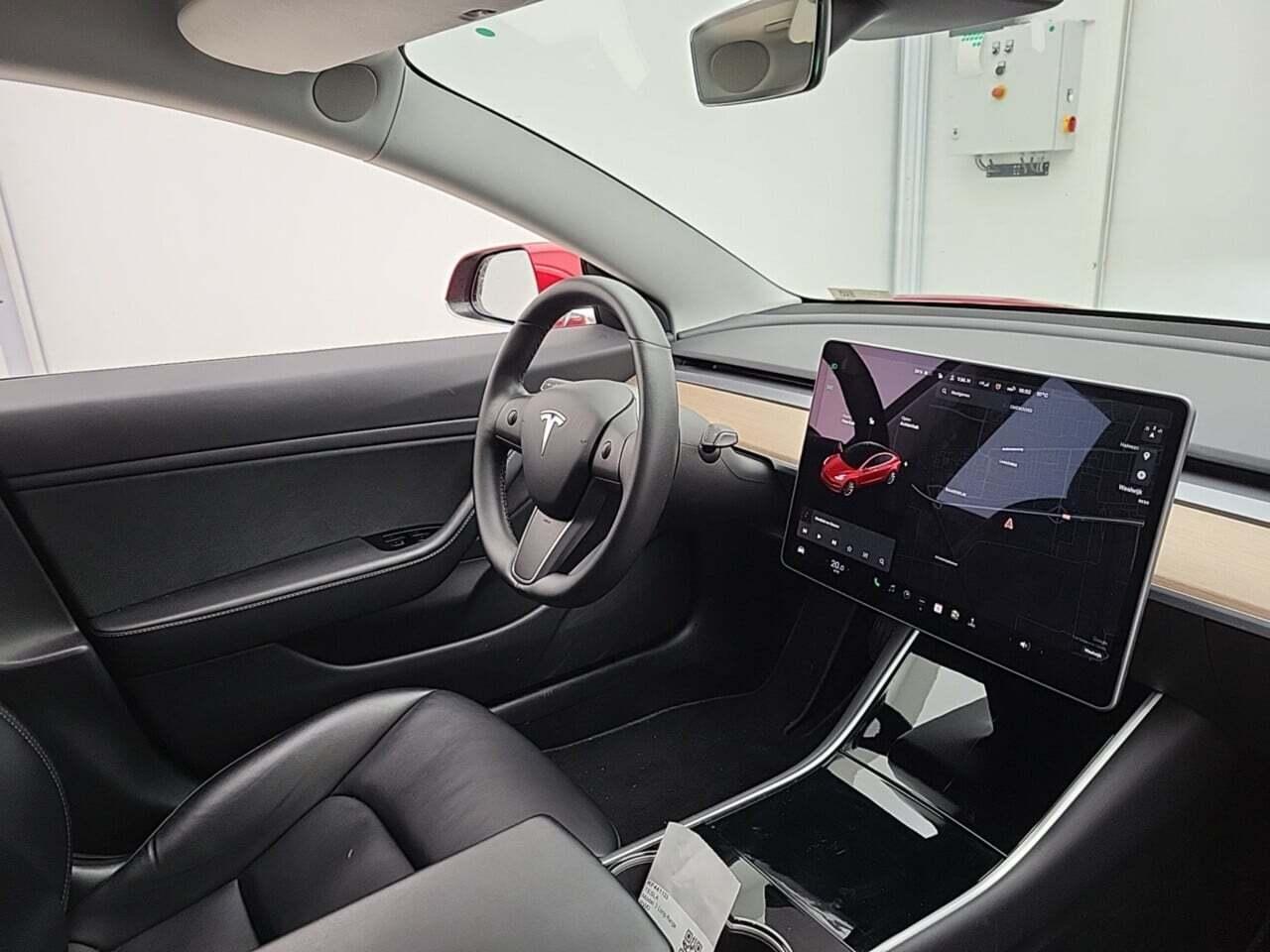 Tesla Model 3 Long Range AWD 75 kWh photo