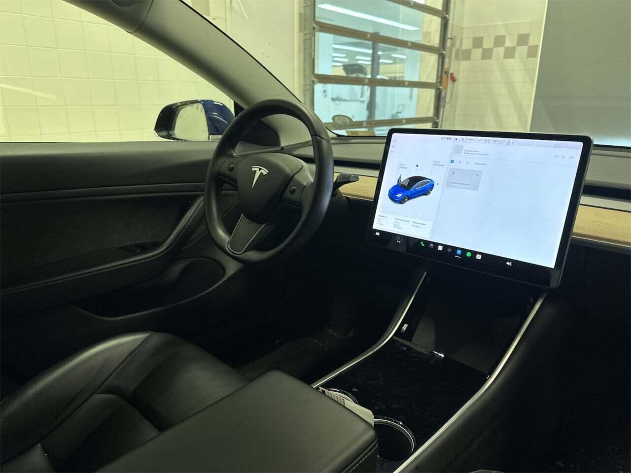 Tesla Model 3 Standard RWD Plus 60 kWh photo