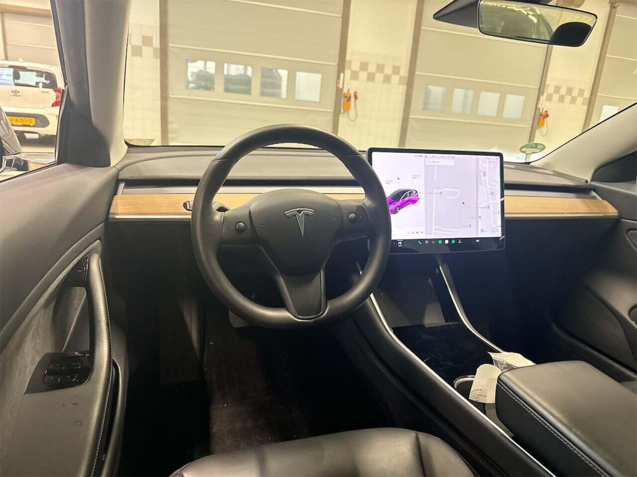 Tesla Model 3 Standard RWD Plus 60 kWh photo