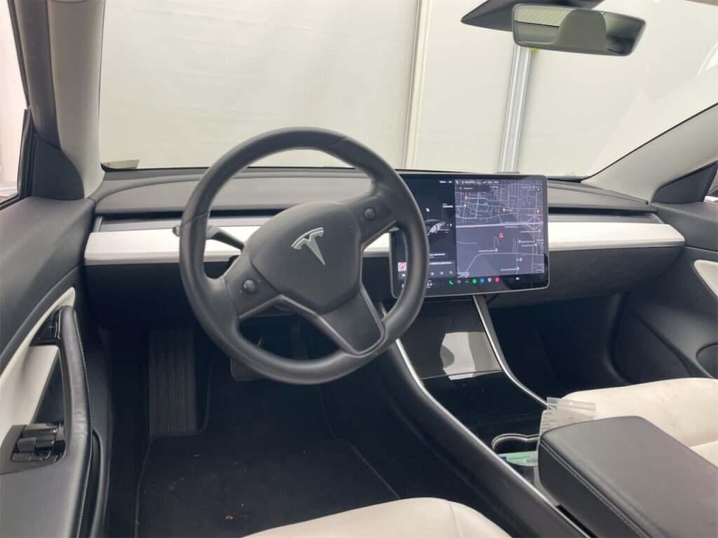 Tesla Model 3 Standard RWD Plus 60 kWh photo