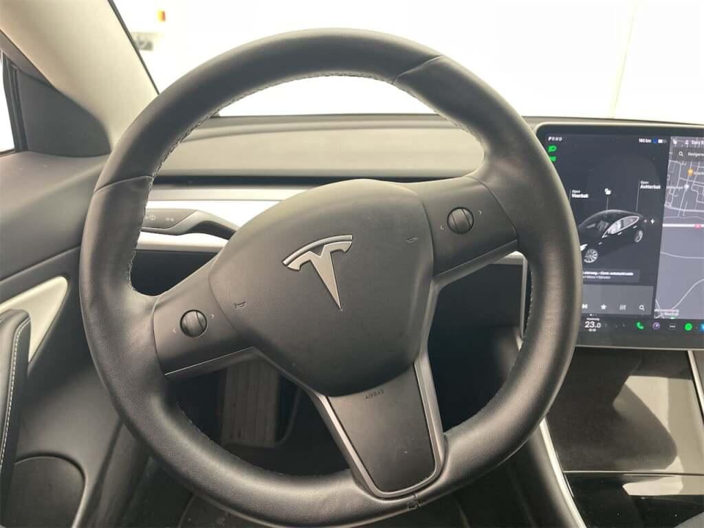 Tesla Model 3 Standard RWD Plus 60 kWh photo