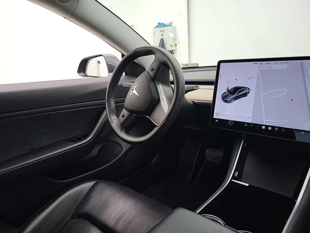 Tesla Model 3 Long Range AWD 75 kWh photo