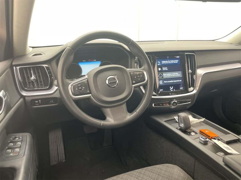 VOLVO V60 2.0 B3 Momentum Adv AUT photo