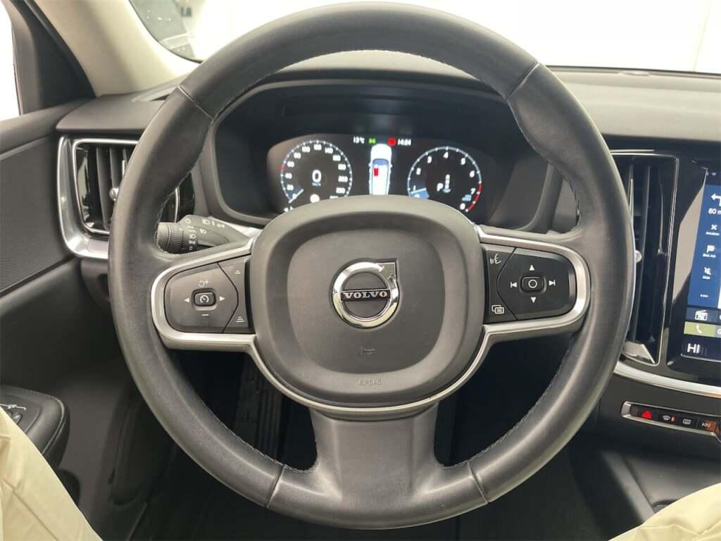 VOLVO V60 2.0 B3 Momentum Adv AUT photo