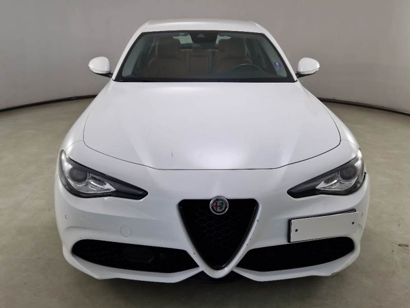 AlfaRomeo 19 ALFA ROMEO GIULIA / 2016 / 4P / BERLINA 2.2 TURBO AT8 210CV AWD Q4 VELOCE photo