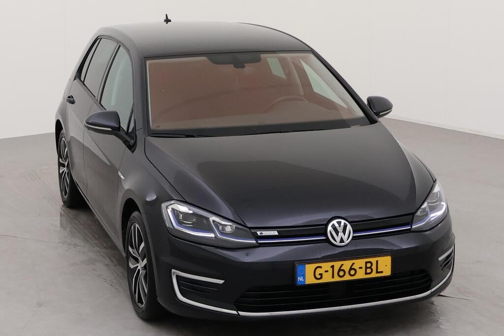 VOLKSWAGEN e-Golf photo