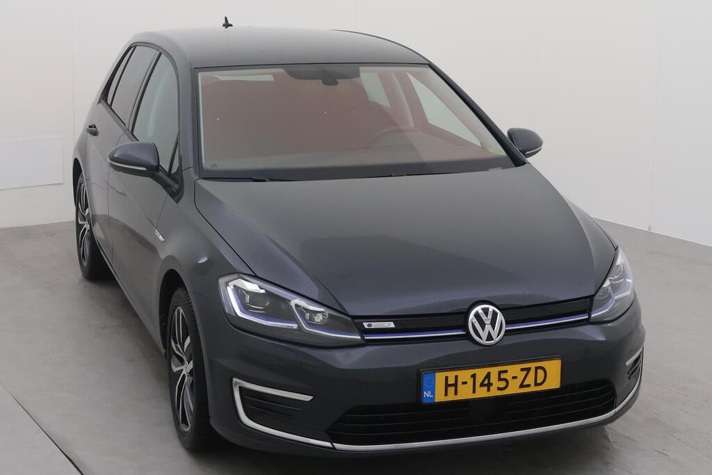 VOLKSWAGEN e-Golf photo