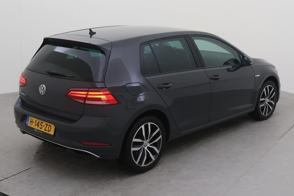 VOLKSWAGEN e-Golf photo