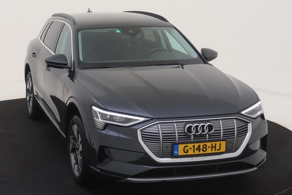 AUDI e-tron photo