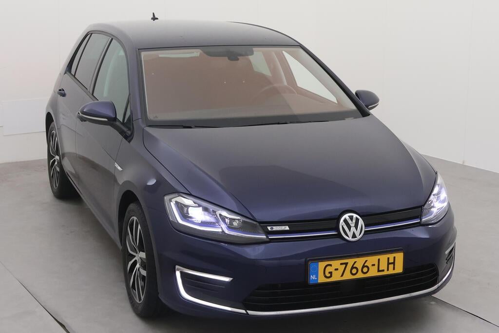 VOLKSWAGEN e-Golf photo