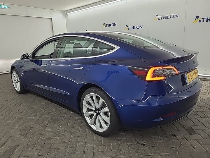 Tesla Model 3 Long Range Dual Motor AWD 4D 335kW photo