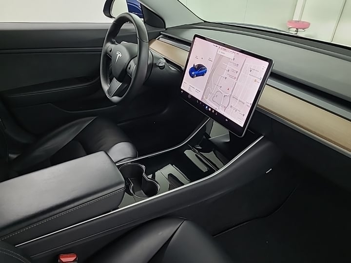 Tesla Model 3 Long Range Dual Motor AWD 4D 335kW photo