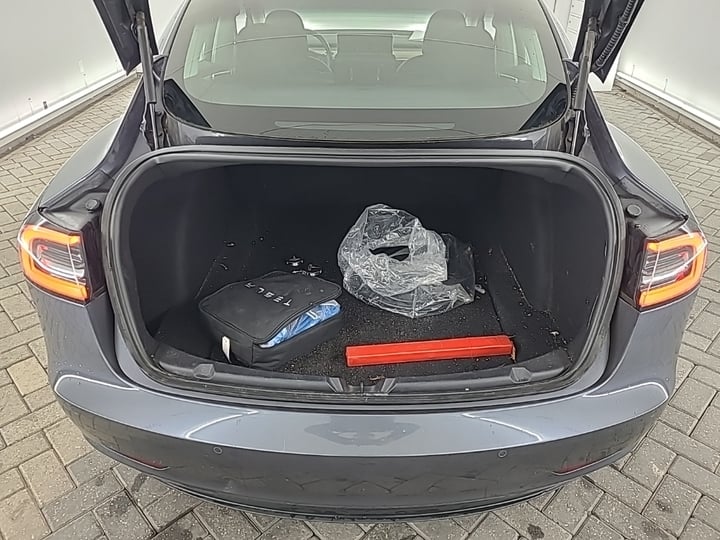 Tesla Model 3 Long Range Dual Motor AWD 4D 350kW photo