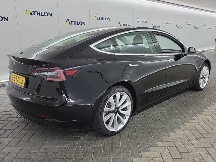 Tesla Model 3 Standard Range Plus RWD 4D 211kW photo