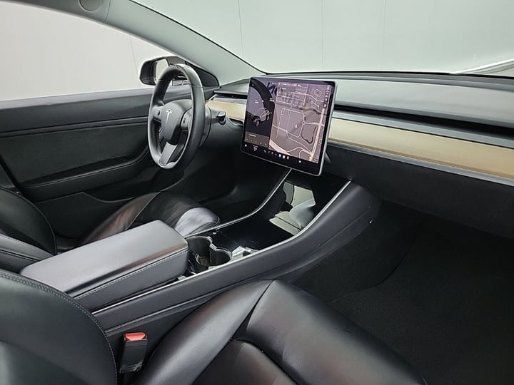 Tesla Model 3 Standard Range Plus RWD 4D 211kW photo