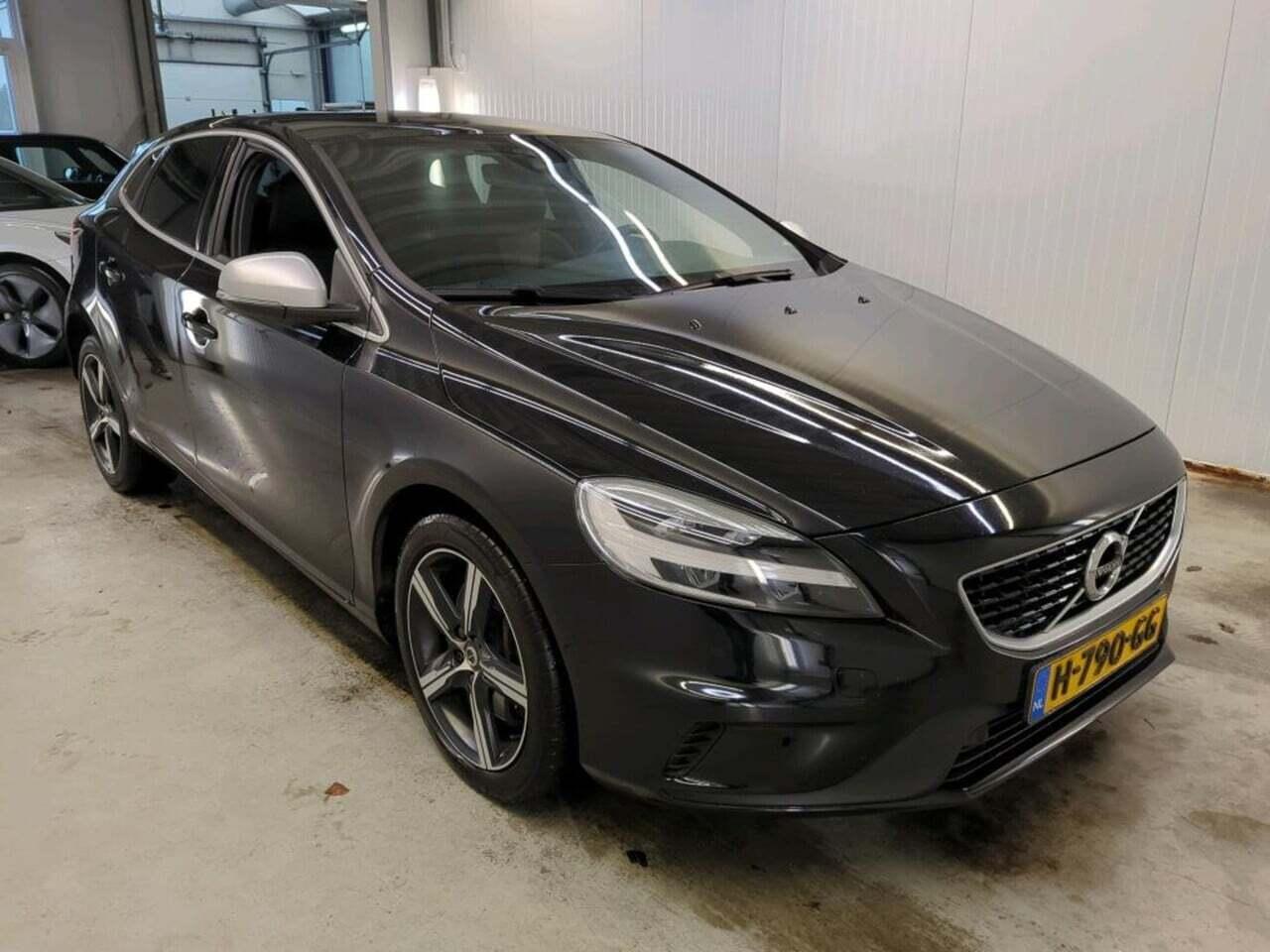 VOLVO V40 1.5 T photo