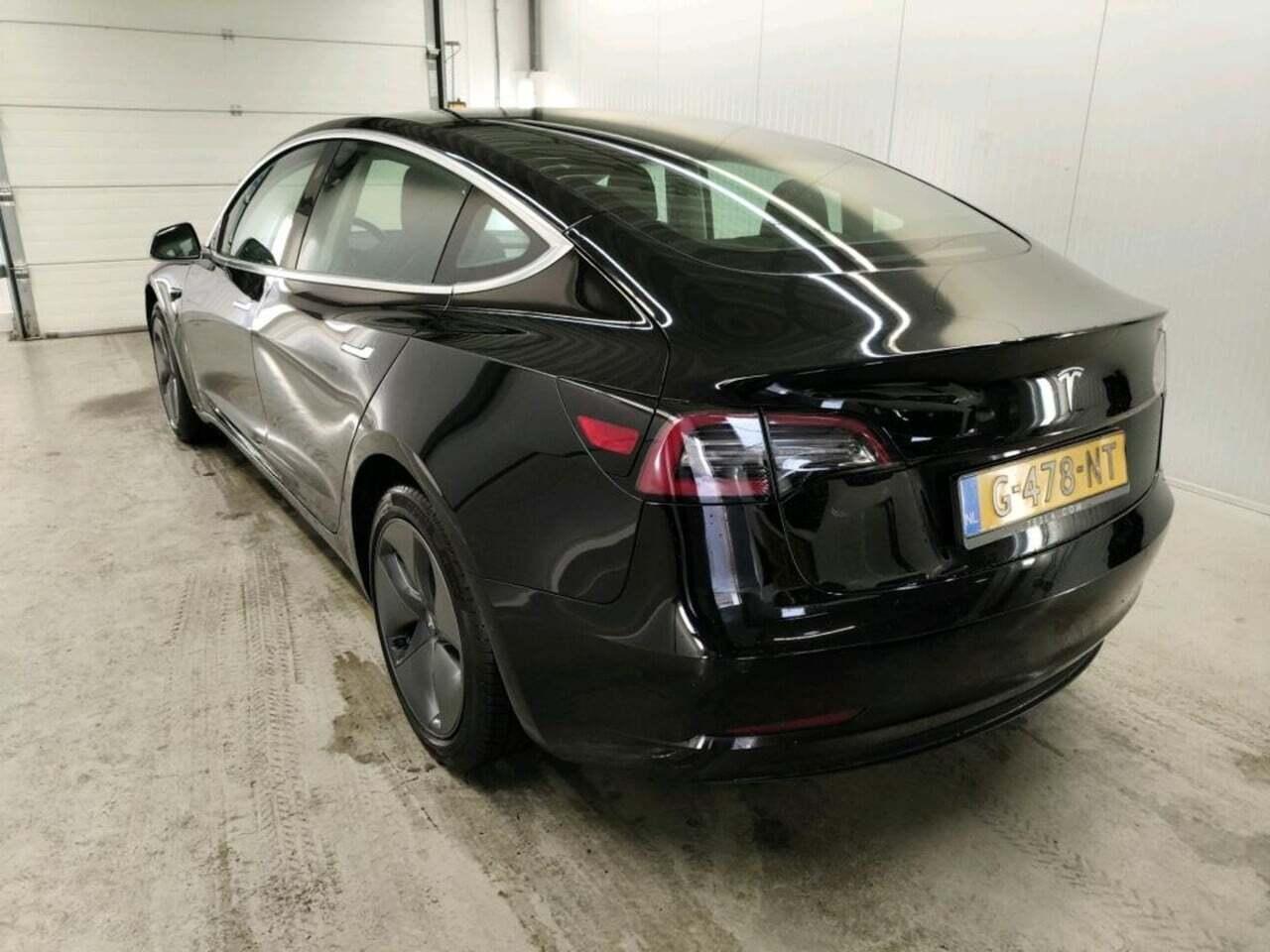 Tesla Model 3 Standard R photo