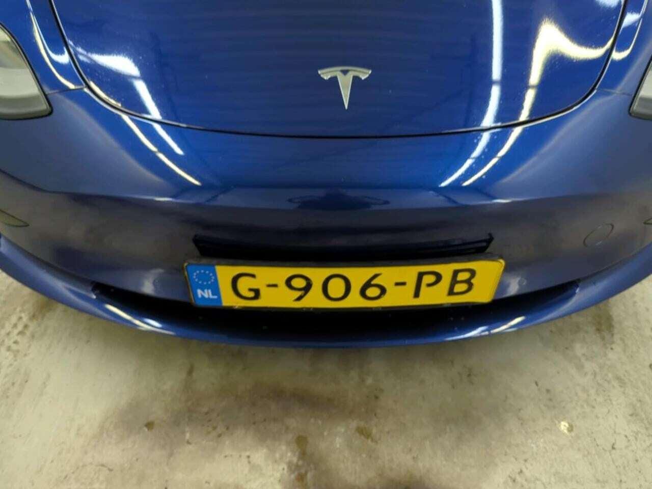 Tesla Model 3 Standard R photo