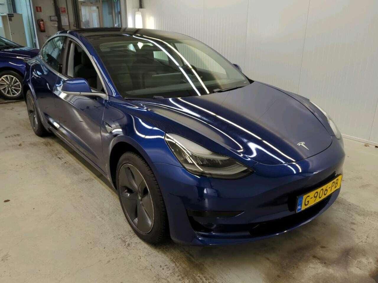 Tesla Model 3 Standard R photo