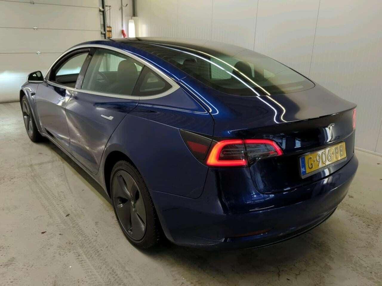 Tesla Model 3 Standard R photo