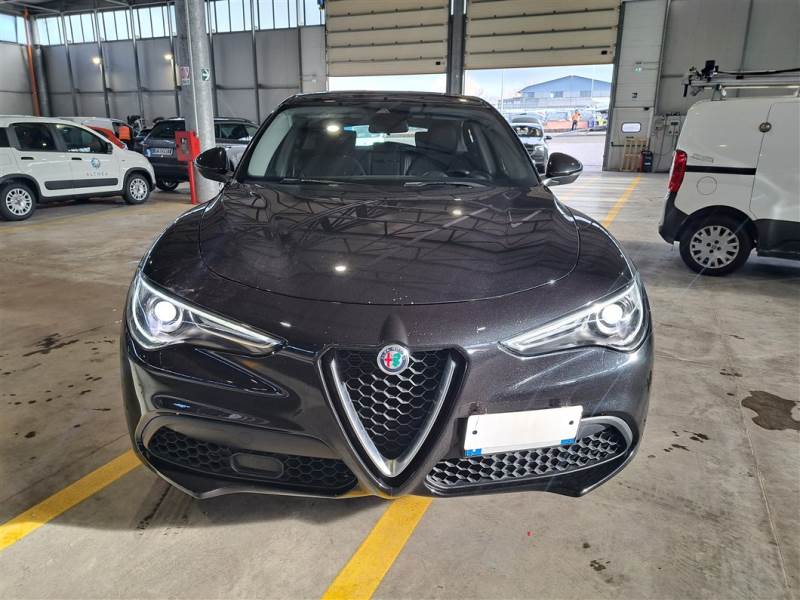 AlfaRomeo 22BUS ALFA ROMEO STELVIO / 2017 / 5P / SUV 2.2 TURBO DIESEL 190CV BUSINESS AT8 Q4 photo