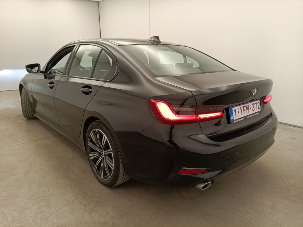 BMW 3 Reeks Berline 318dA (100 kW) 4d photo