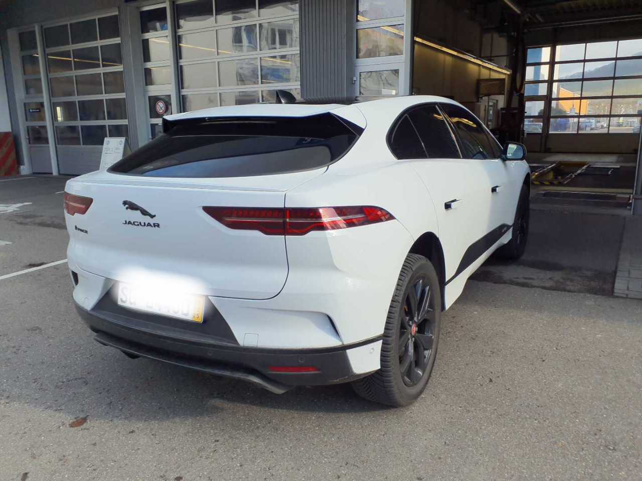 Jaguar SE I-PACE photo