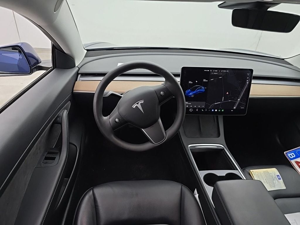 Tesla Model 3 Standard RWD Plus 4d photo