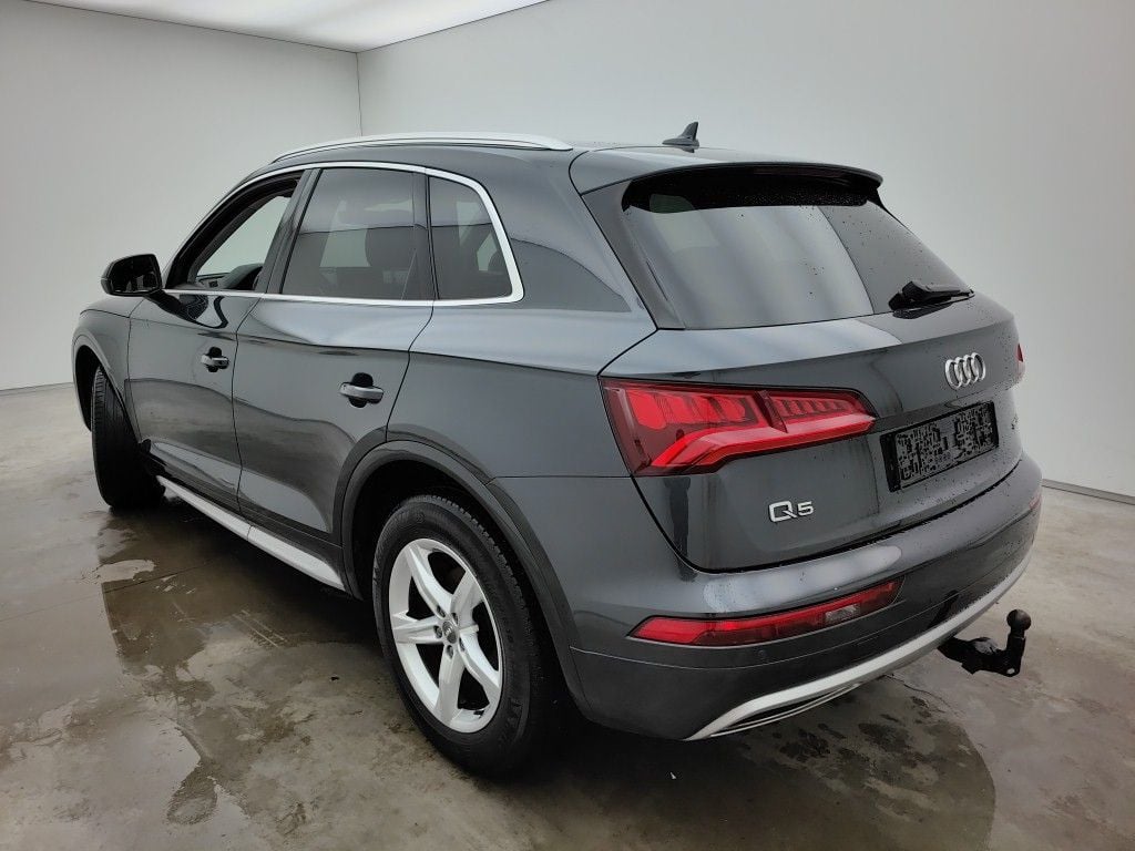 Audi Q5 Business Edition Sport 30 TDI 5d photo