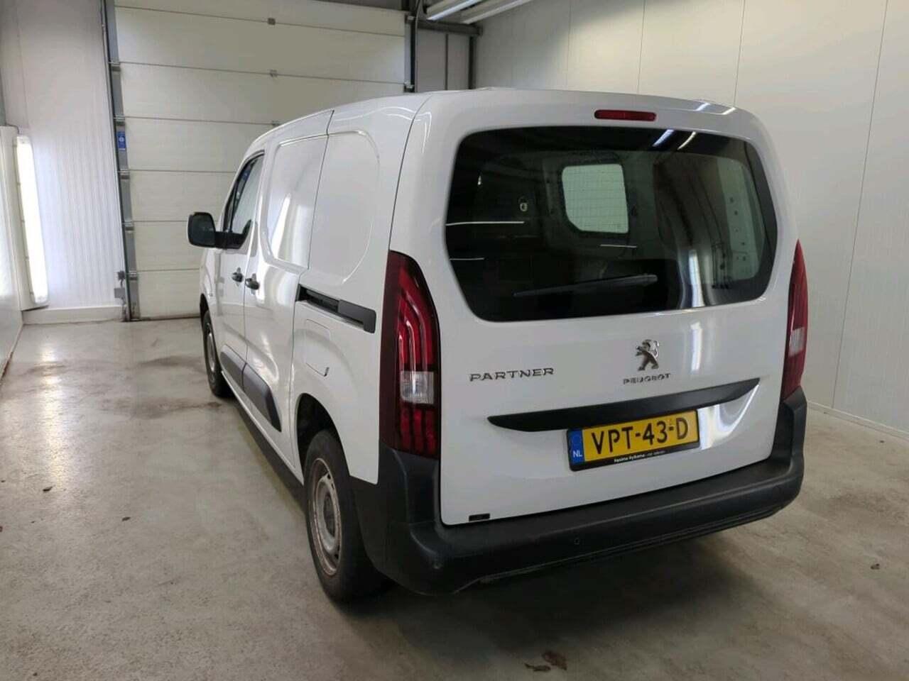 PEUGEOT Partner 1.5 BlueHDI Premium photo