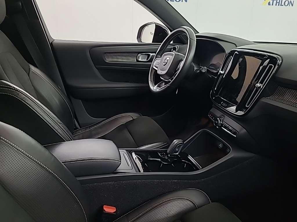 VOLVO XC40 Recharge P8 AWD R-Design 5D 300kW photo