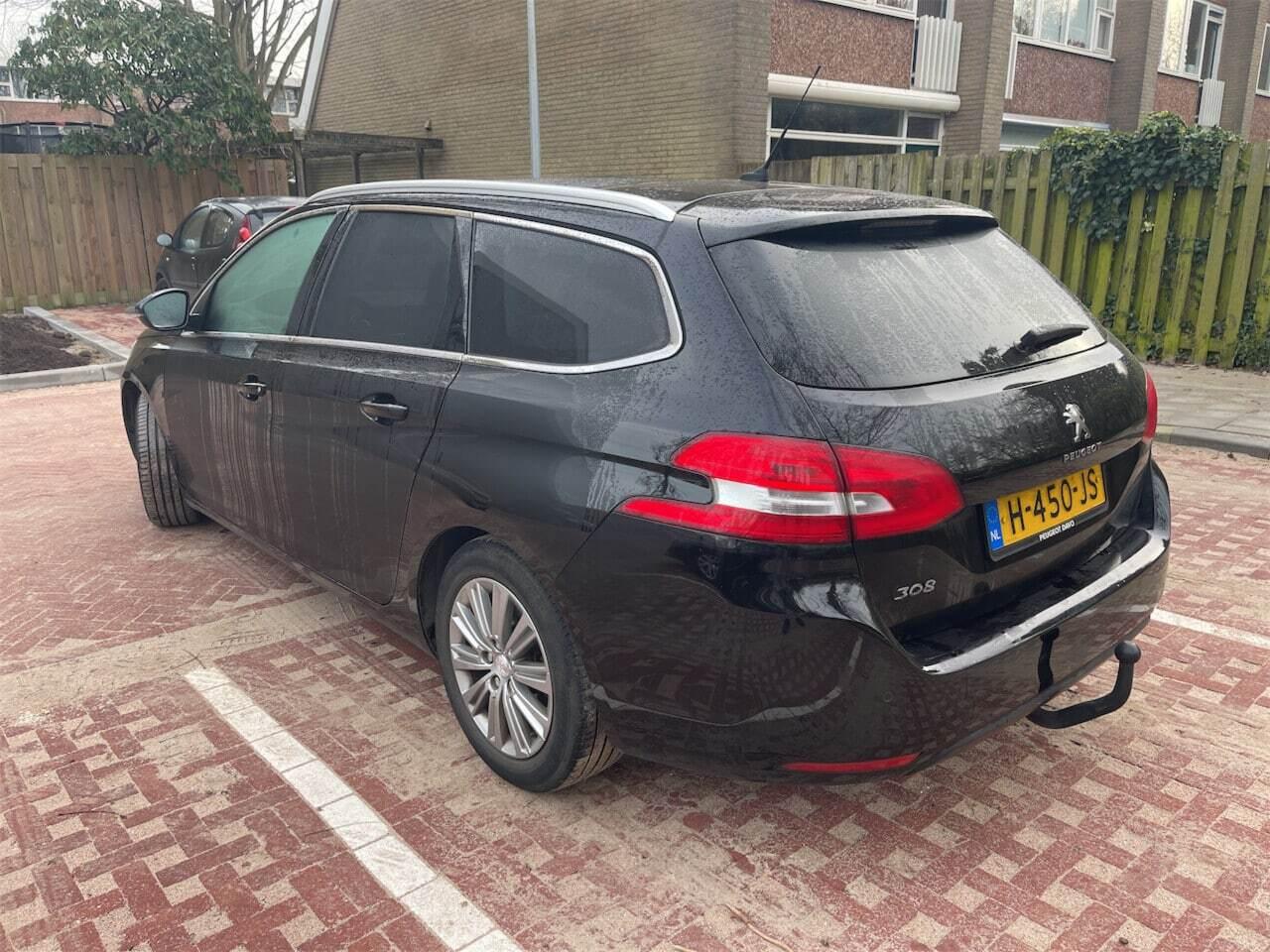 PEUGEOT 308 SW 1.2 PureTech Blue Lease Premiu photo