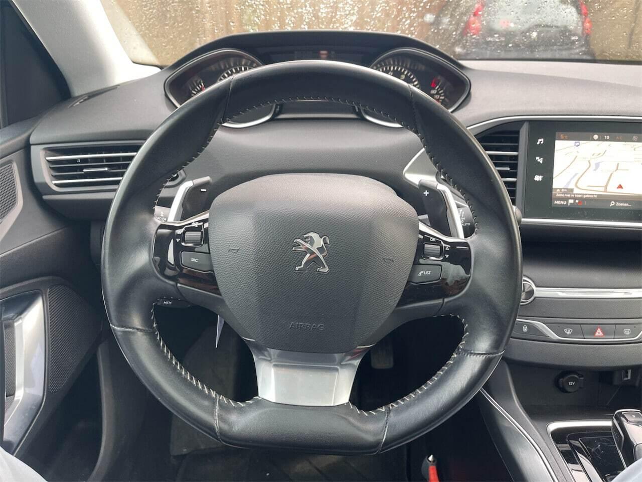 PEUGEOT 308 SW 1.2 PureTech Blue Lease Premiu photo