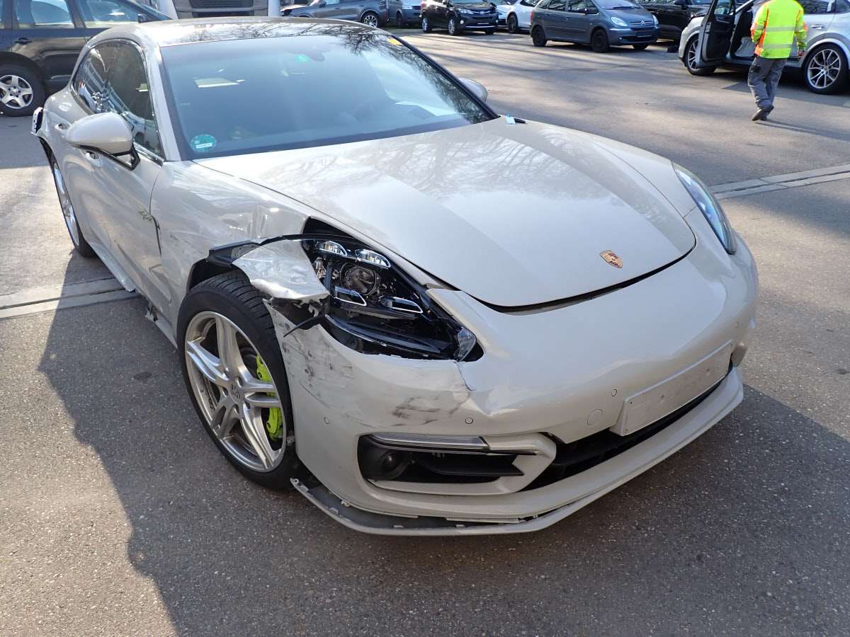 Porsche 4 S E-Hybrid Panamera Sport Turismo photo