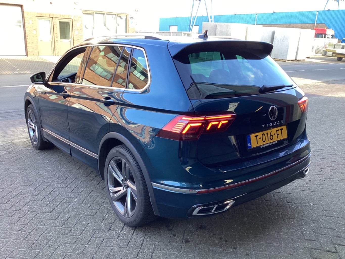 VOLKSWAGEN Tiguan 1.5 TSI R-Line Bns photo