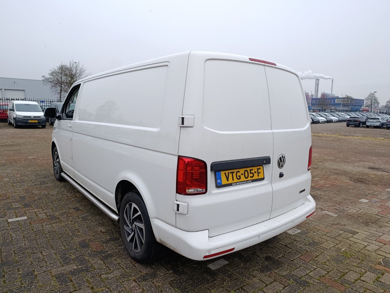 VOLKSWAGEN TRANSPORTER 2.0 TDI L2H3 Bu photo