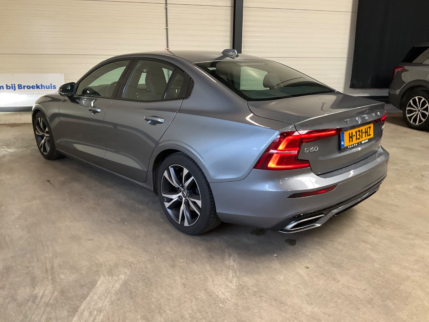 VOLVO S60 2.0 T4 R-Design photo