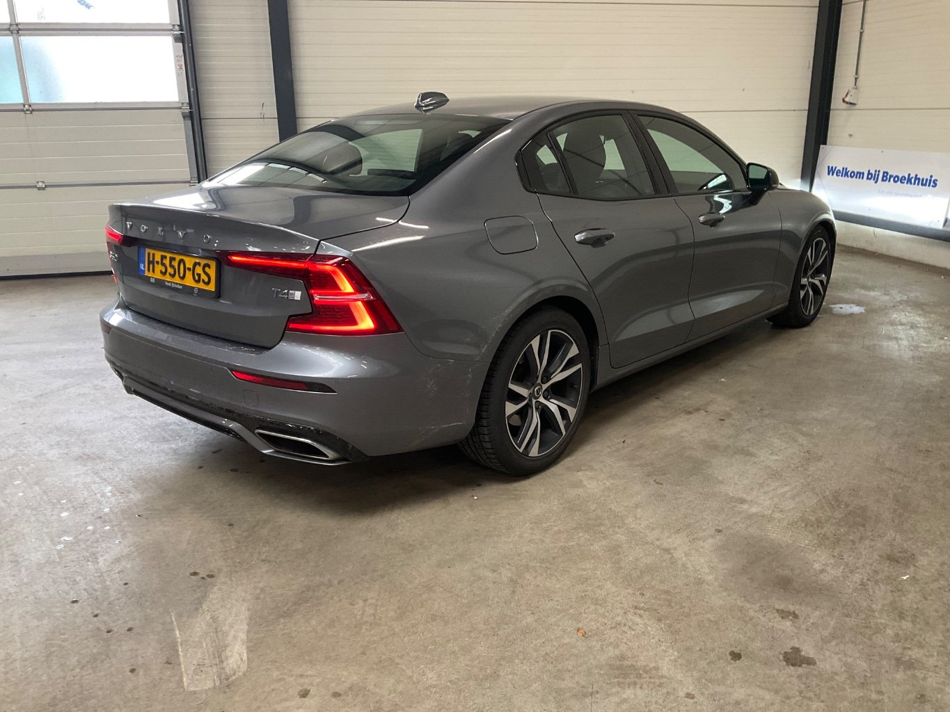 VOLVO S60 2.0 T4 R-Design photo