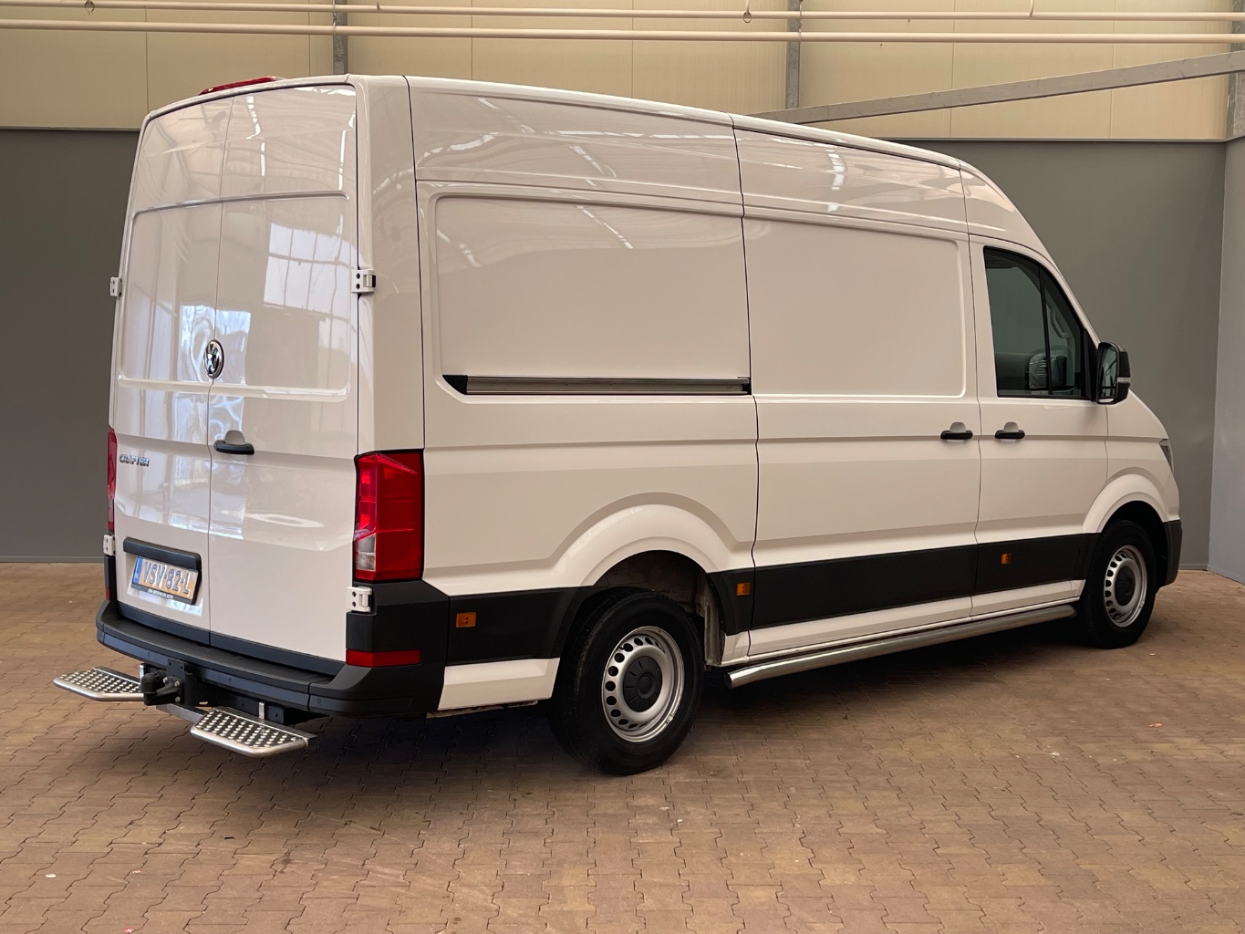 VOLKSWAGEN Crafter 35 2.0 TDI L3H3 Co photo