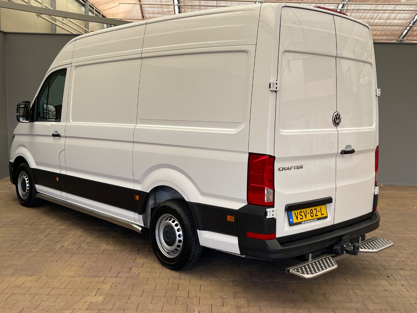 VOLKSWAGEN Crafter 35 2.0 TDI L3H3 Co photo