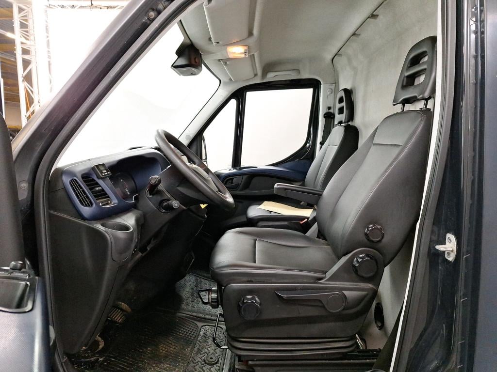 IVECO DAILY 35S FOURGON MWB HR DSL - 35S14V 2.3 Turbo VGT Hi-Matic (3520L) 3.5 T photo