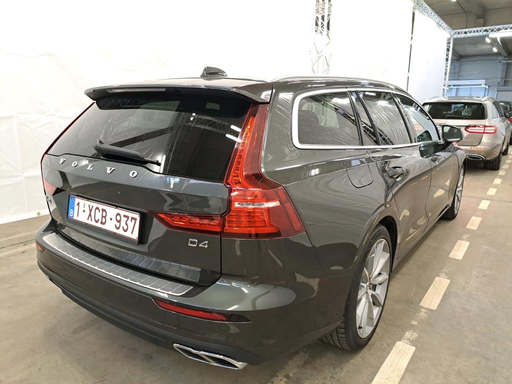 VOLVO V60 DIESEL - 2018 2.0 D4 Momentum Pro Business Pro Winter Park Assist Premium Audio photo