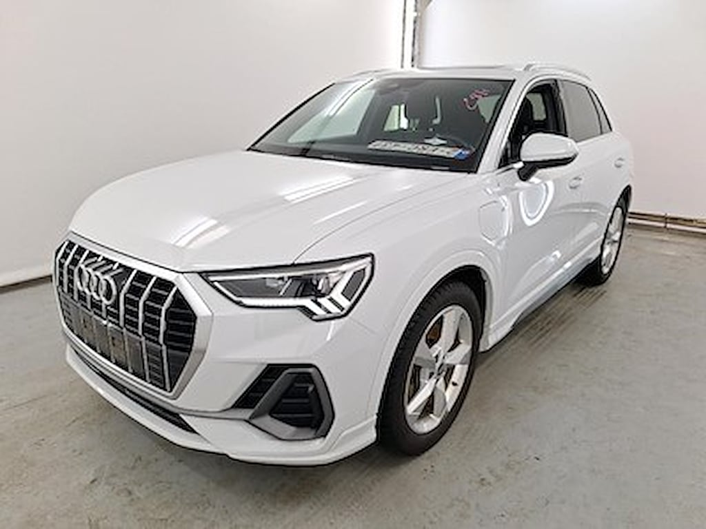 AUDI Q3 1.4 45 TFSI E S TRONIC S LINE Light module 1 Platinum S line interior Sport